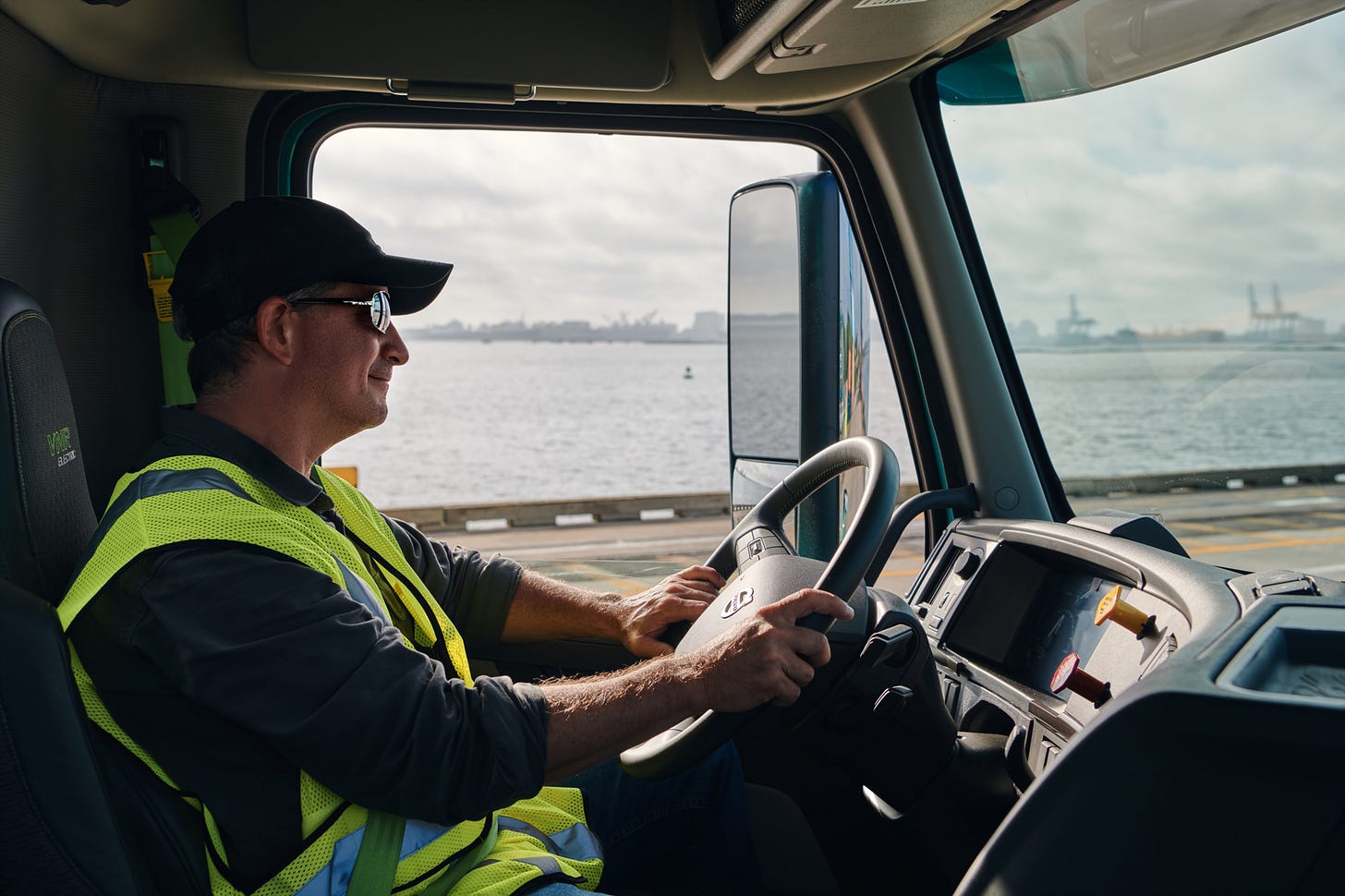 Volvo VNR Electric