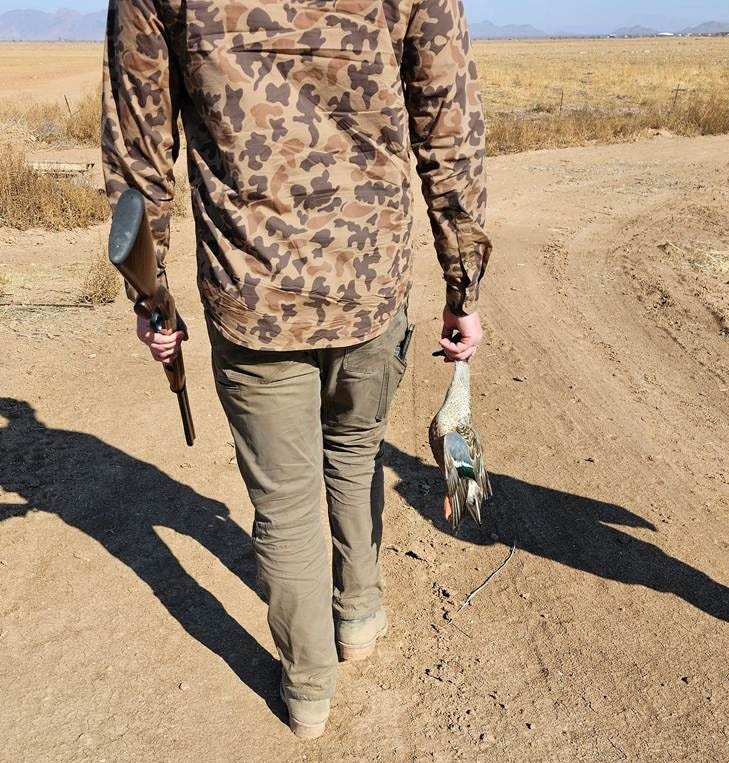 A person walking on a dirt road

AI-generated content may be incorrect.
