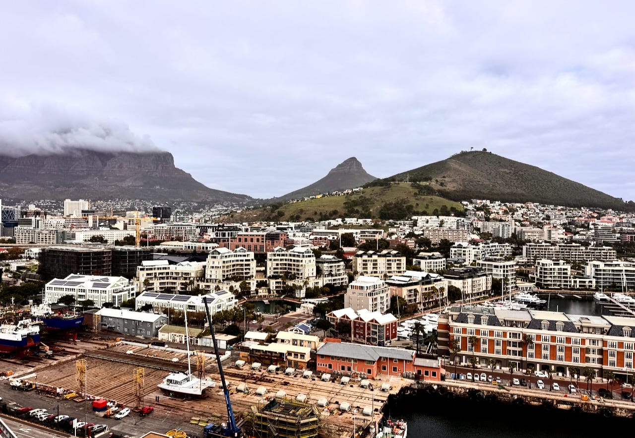 A city with a mountain in the background

AI-generated content may be incorrect.