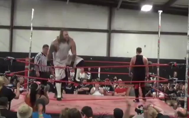 [Screenshot: Ring before match begin]