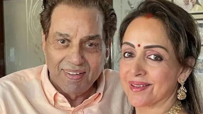 https://static.toiimg.com/thumb/msid-125224660%2Cimgsize-785113%2Cwidth-400%2Cresizemode-4/hema-malini-gives-update-on-dharmendras-health.jpg