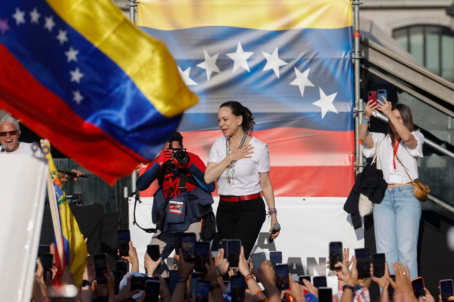 La desaprobación de Delcy Rodríguez, el liderazgo de María Corina Machado y la opinión sobre ser el estado 51 de EE UU: lo que revela la encuesta de Bloomberg