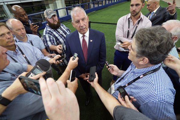 Bob Bowlsby, the Big 12 commissioner, pointed the finger at ESPN with some shocking accusations (Photo: AP) Bob Bowlsby, the Big 12 commissioner, pointed the finger at ESPN with some shocking accusations (Photo: AP)