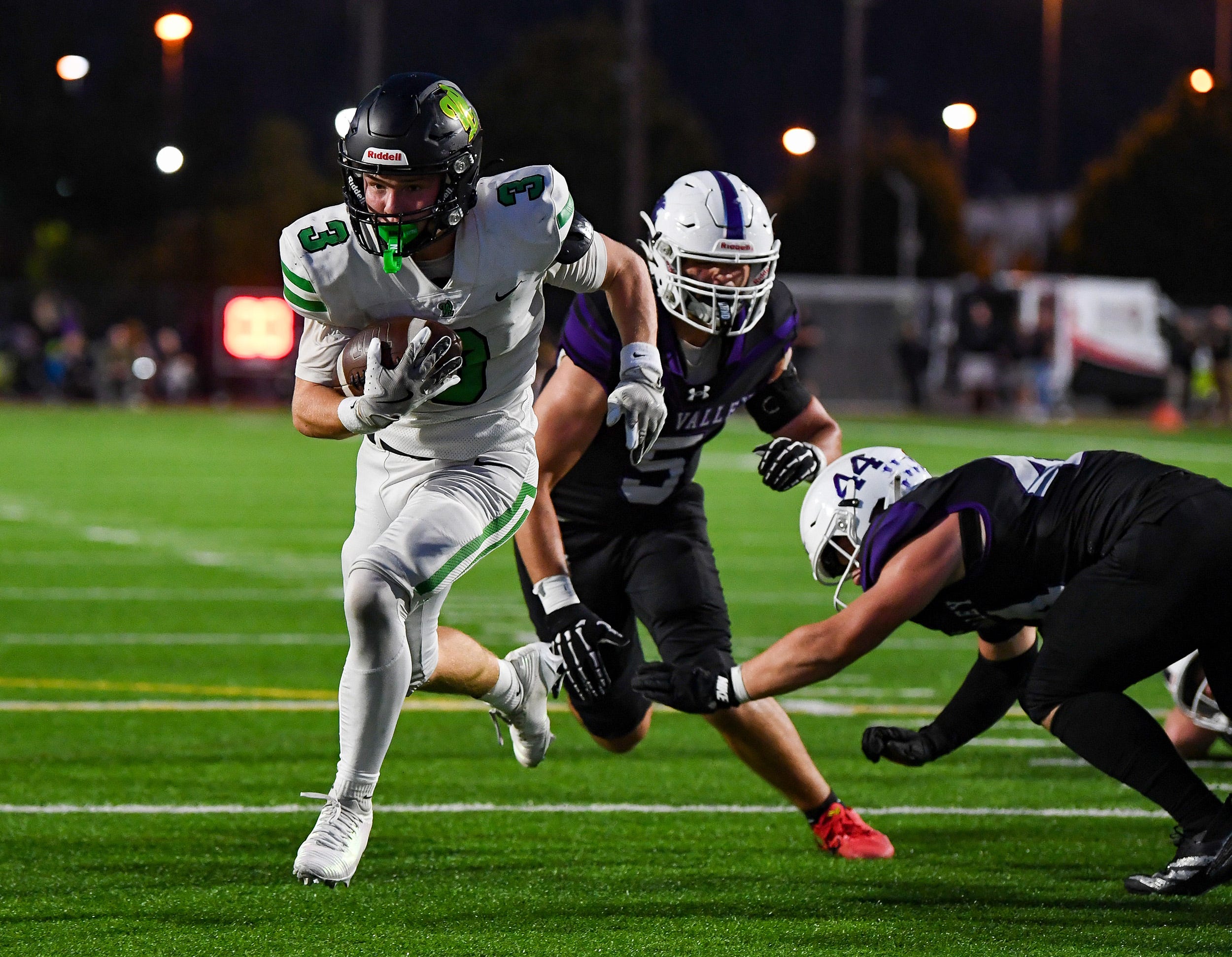West Linn of Oregon visits Sumner - Vince Miller Photo