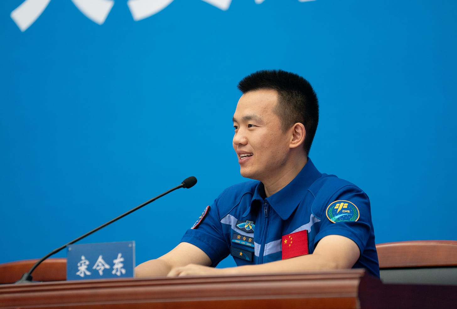 Shenzhou-19 Operator Song Lingdong speaks to the press.