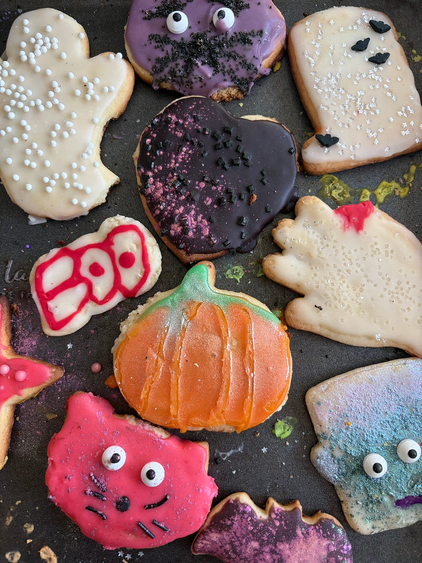 Christina Nikols halloween cookies decorated with edible glitter