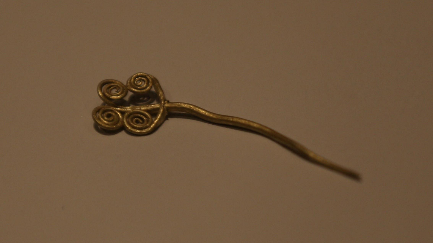 Gold brooch and rare jade stone unearthed in Troy