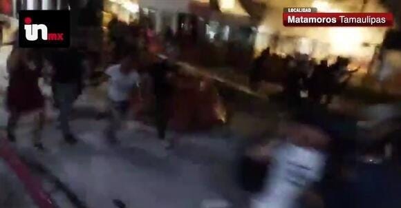 Migrants rush Matamoros bridge into Brownsville (August 8, 2023) Migrants rush Matamoros bridge into Brownsville (August 8, 2023)