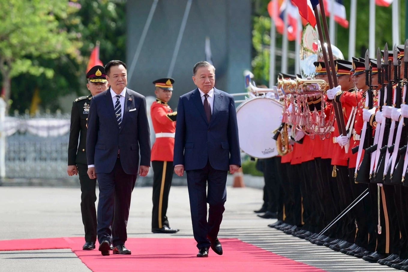 Vietnamese Party General Secretary and President To Lam and Thai Prime Minister Anutin Charnvirakul review an honor guard of the Royal Thai Army. Photo courtesy of the Thai government Vietnamese Party General Secretary and President To Lam and Thai Prime Minister Anutin Charnvirakul review an honor guard of the Royal Thai Army. Photo courtesy of the Thai government