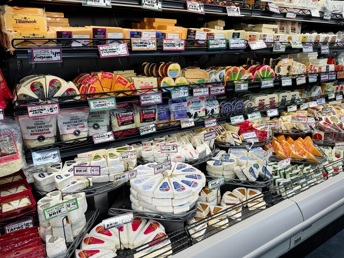 Le rayon fromages du tout nouveau magasin d’alimentation Trader Joe’s à Lafayette en Louisiane. Le rayon fromages du tout nouveau magasin d’alimentation Trader Joe’s à Lafayette en Louisiane.
