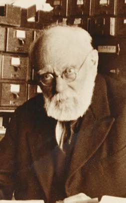 A person with a beard and glasses

Description automatically generated