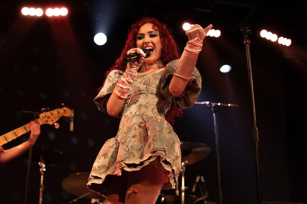 Chappell Roan is the freaky, fun pop star you need to know - BBC News