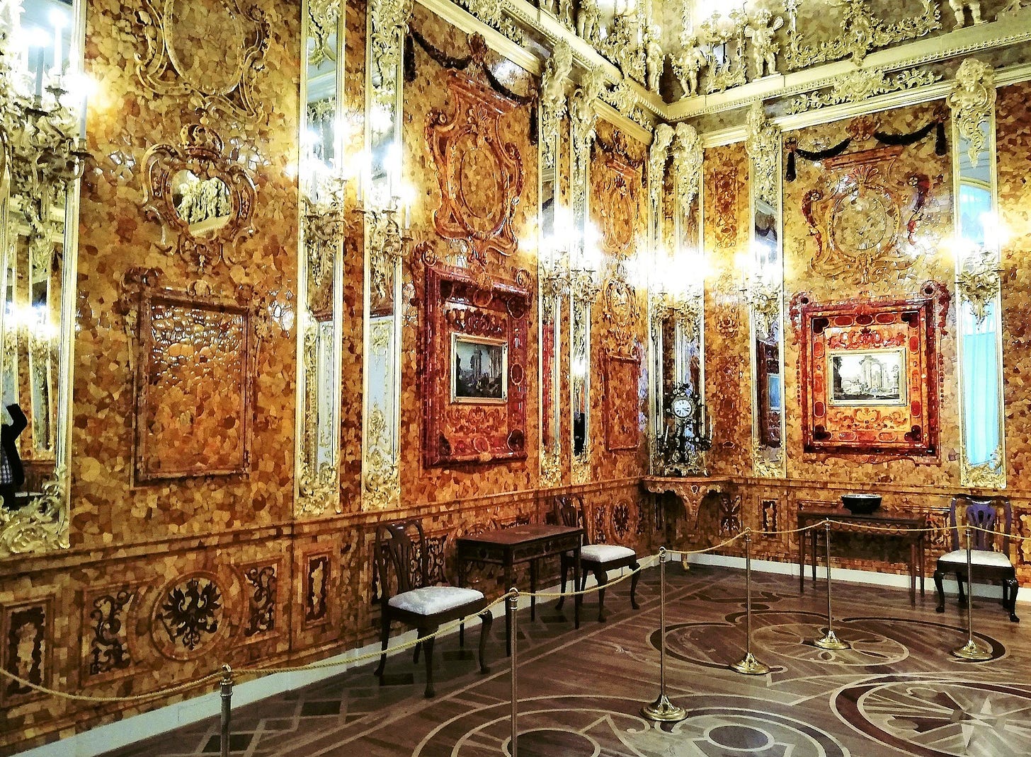 Reconstrução da Sala de Âmbar no Palácio de Catarina