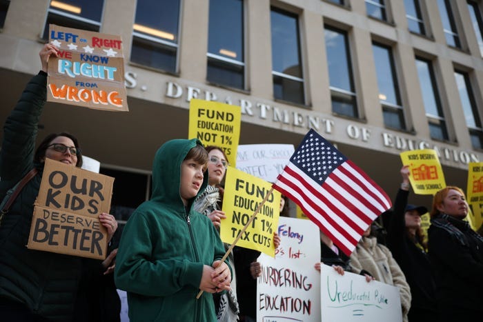 Americans stand up, protest for federal employees amid DOGE layoffs