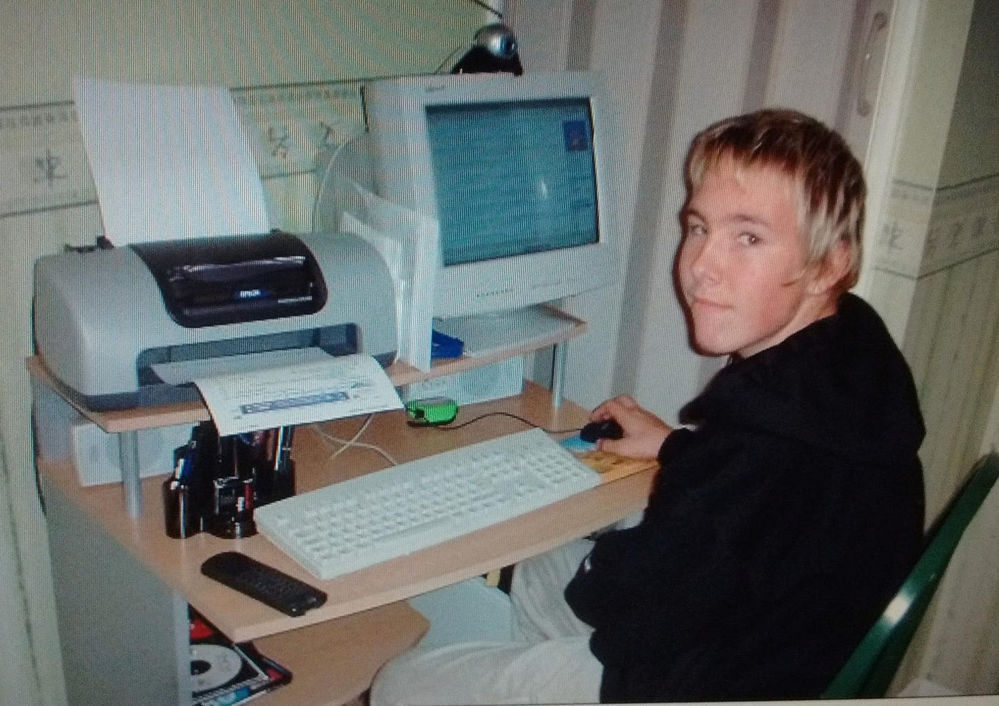 remembering the classic "family pc in the kitchen" of the early 2000s. yes,  that's me in the picture. : r/nostalgia