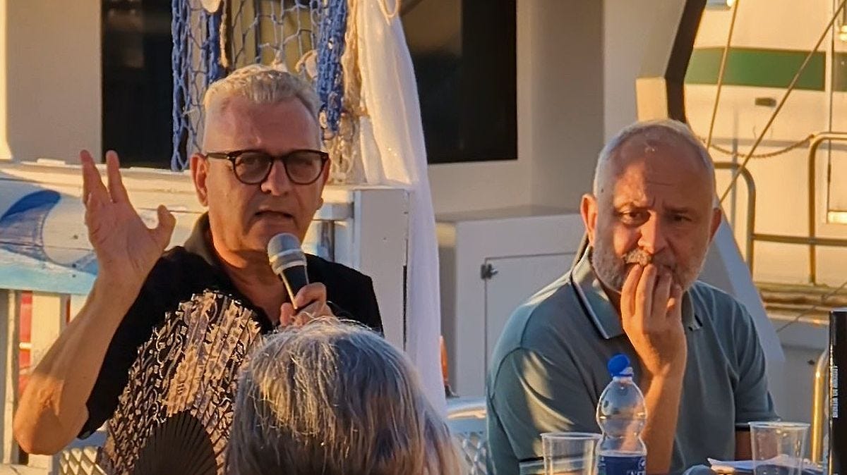 Due relatori al tavolo durante la presentazione del libro I cecchini del weekend al Lazzabaretto di Ancona per la rassegna letteraria Provviste 2026