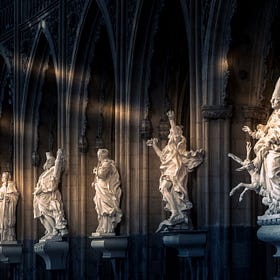 Non c'è più religione (quando i potenti abbattono le ultime zone franche anche gli studi professionali devono imparare a giocare senza rete)
