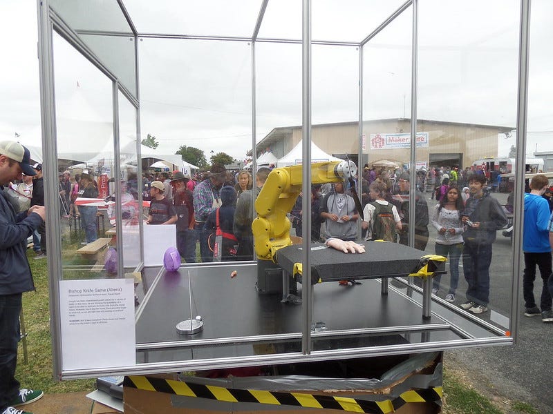 Robotic knife game Robotic knife game