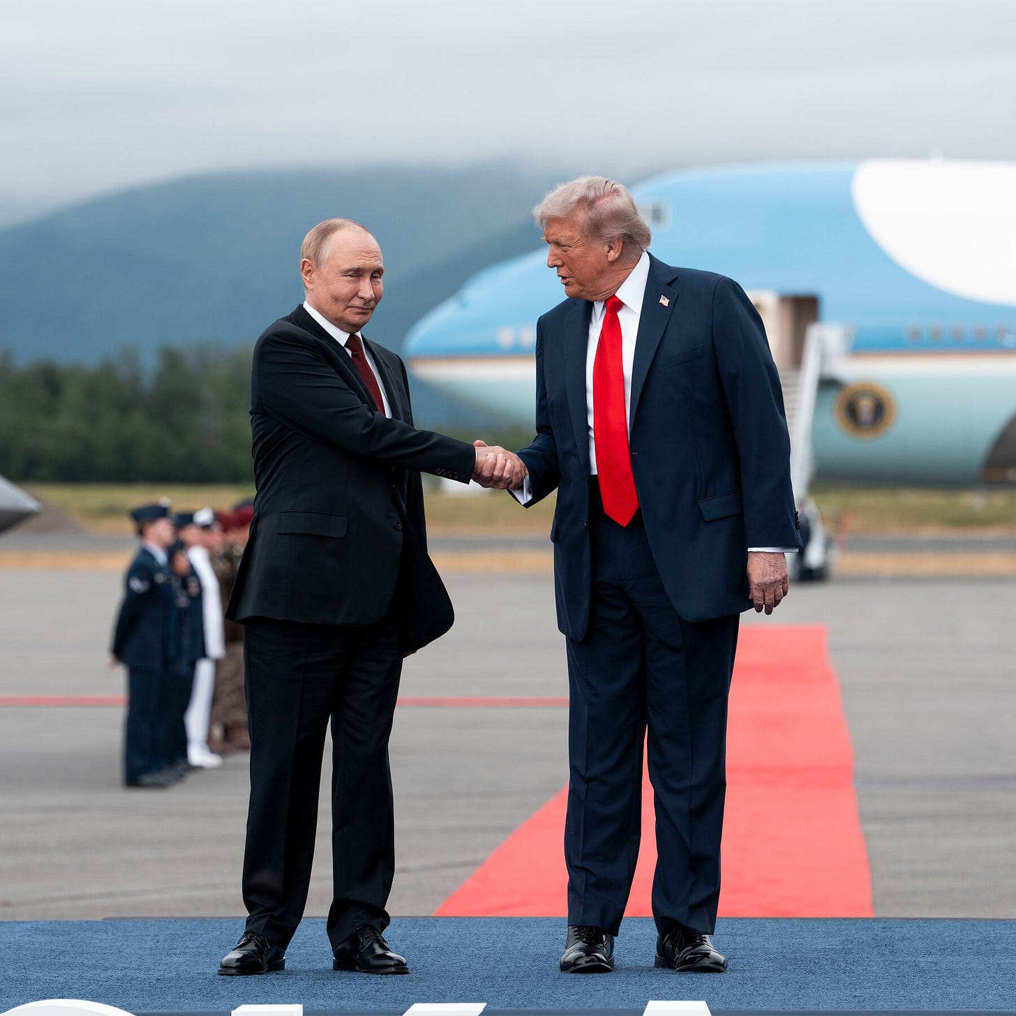 The Power of the Trump-Putin Presidential Photo Op - The New York Times