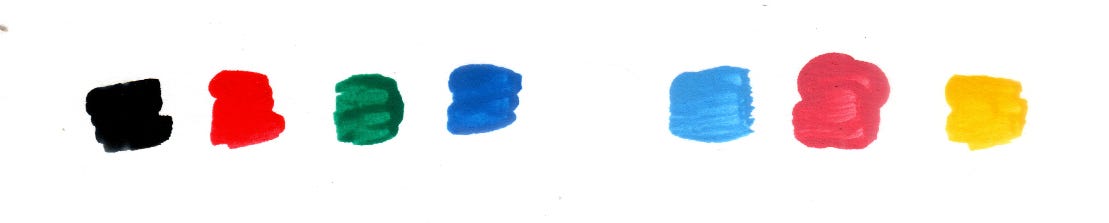 A imagem apresenta uma sequência de sete manchas de tinta coloridas dispostas horizontalmente sobre um fundo branco retangular, que por sua vez está centralizado em um fundo preto sólido. As manchas possuem um formato irregular, lembrando pinceladas rápidas ou carimbos feitos com os dedos. Elas estão organizadas da seguinte forma, da esquerda para a direita: Preto: Uma mancha escura e opaca. Vermelho Vivo: Uma cor intensa e saturada. Verde Bandeira: Um tom de verde médio e vibrante. Azul Escuro: Um tom de azul profundo. Azul Claro: Uma mancha de tom celeste ou ciano, situada após um pequeno espaço maior que os anteriores. Rosa Choque: Uma cor vibrante e bem visível. Amarelo: Uma mancha de tom solar e brilhante, finalizando a sequência. As cores são puras e não apresentam misturas entre si, criando um contraste nítido contra o fundo branco. A imagem apresenta uma sequência de sete manchas de tinta coloridas dispostas horizontalmente sobre um fundo branco retangular, que por sua vez está centralizado em um fundo preto sólido. As manchas possuem um formato irregular, lembrando pinceladas rápidas ou carimbos feitos com os dedos. Elas estão organizadas da seguinte forma, da esquerda para a direita: Preto: Uma mancha escura e opaca. Vermelho Vivo: Uma cor intensa e saturada. Verde Bandeira: Um tom de verde médio e vibrante. Azul Escuro: Um tom de azul profundo. Azul Claro: Uma mancha de tom celeste ou ciano, situada após um pequeno espaço maior que os anteriores. Rosa Choque: Uma cor vibrante e bem visível. Amarelo: Uma mancha de tom solar e brilhante, finalizando a sequência. As cores são puras e não apresentam misturas entre si, criando um contraste nítido contra o fundo branco.