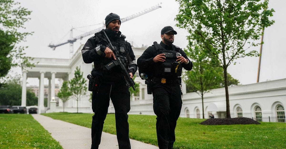 Gunman killed after opening fire on Secret Service checkpoint at White House | The Independent Gunman killed after opening fire on Secret Service checkpoint at White House | The Independent
