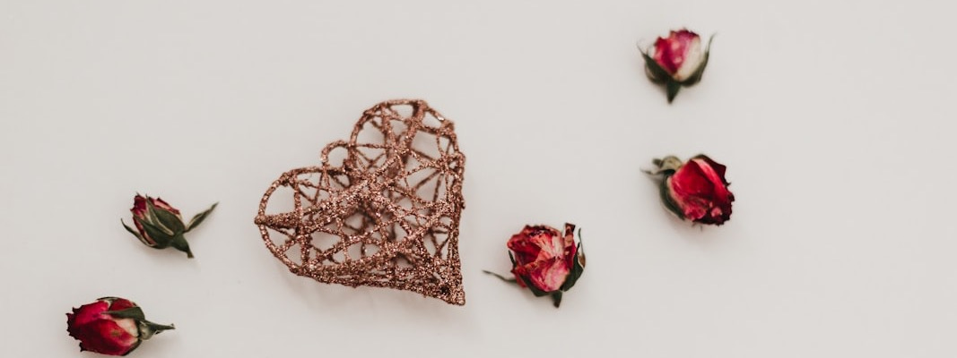 brown heart decor and five rose flowers