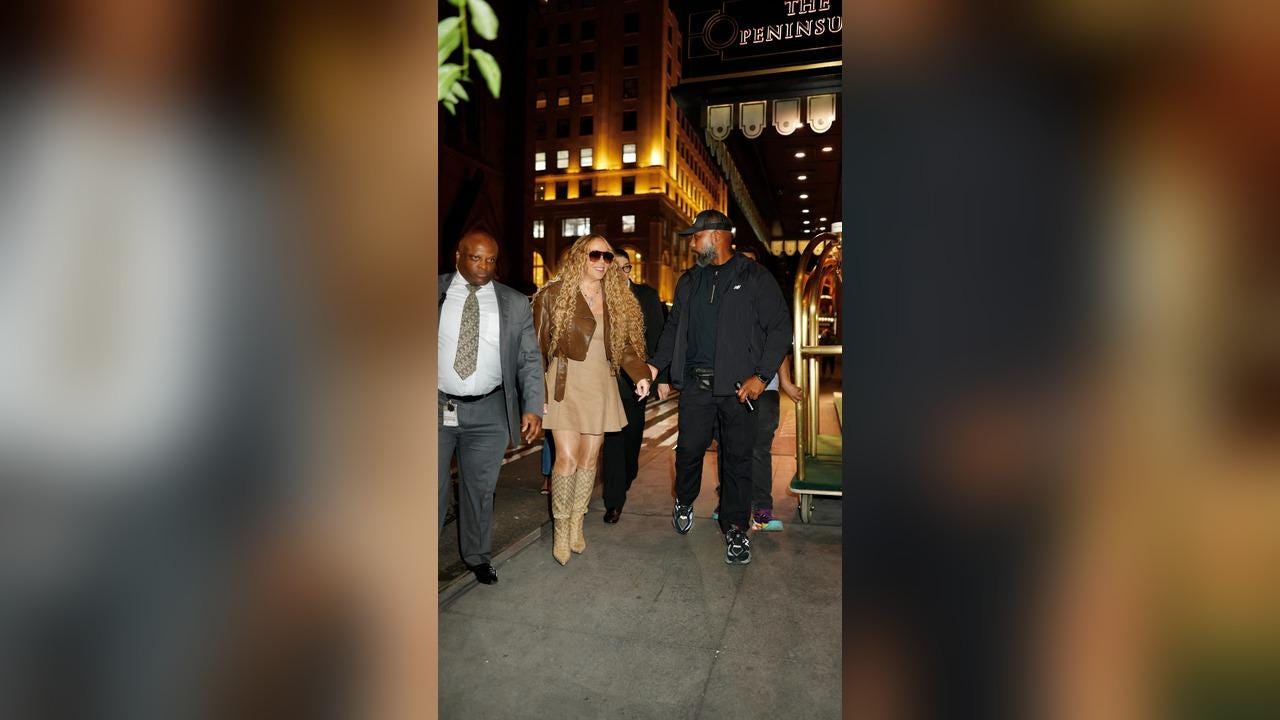 Image of The "We Belong Together" singer was spotted making her way out of Il Tinello restaurant in Manhattan. Image of The "We Belong Together" singer was spotted making her way out of Il Tinello restaurant in Manhattan.
