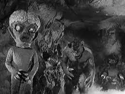 La Nave de los Monstruos (Review) - Tars Tarkas.NET - Movie reviews and  more. Obsessively stupid about stupid films - Tars Tarkas.NET