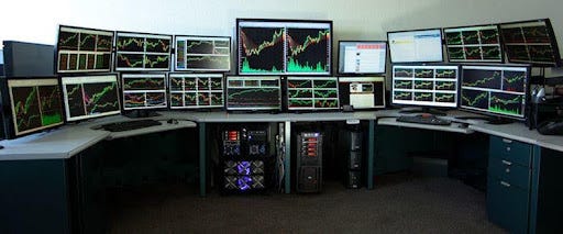 Why Do Traders Use Multiple Screens? - 5 Reasons