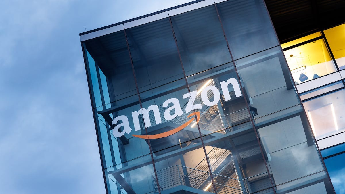 Exclusive: Amazon told publishers it plans to launch a marketplace that  sells content to AI firms, following a similar move by Microsoft. Read more  from @catherineperlo1 and @erinkwoo 👇