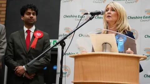 PA Media Ministra de Estado sem pasta Esther McVey no Macclesfield Leisure Centre