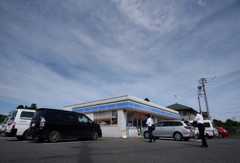 A Lawson convenience store in Yachiyo, Chiba Prefecture. A new service from the company comes amid the rise in inbound tourists, making hotels and inns harder to book and more expensive. A Lawson convenience store in Yachiyo, Chiba Prefecture. A new service from the company comes amid the rise in inbound tourists, making hotels and inns harder to book and more expensive.
