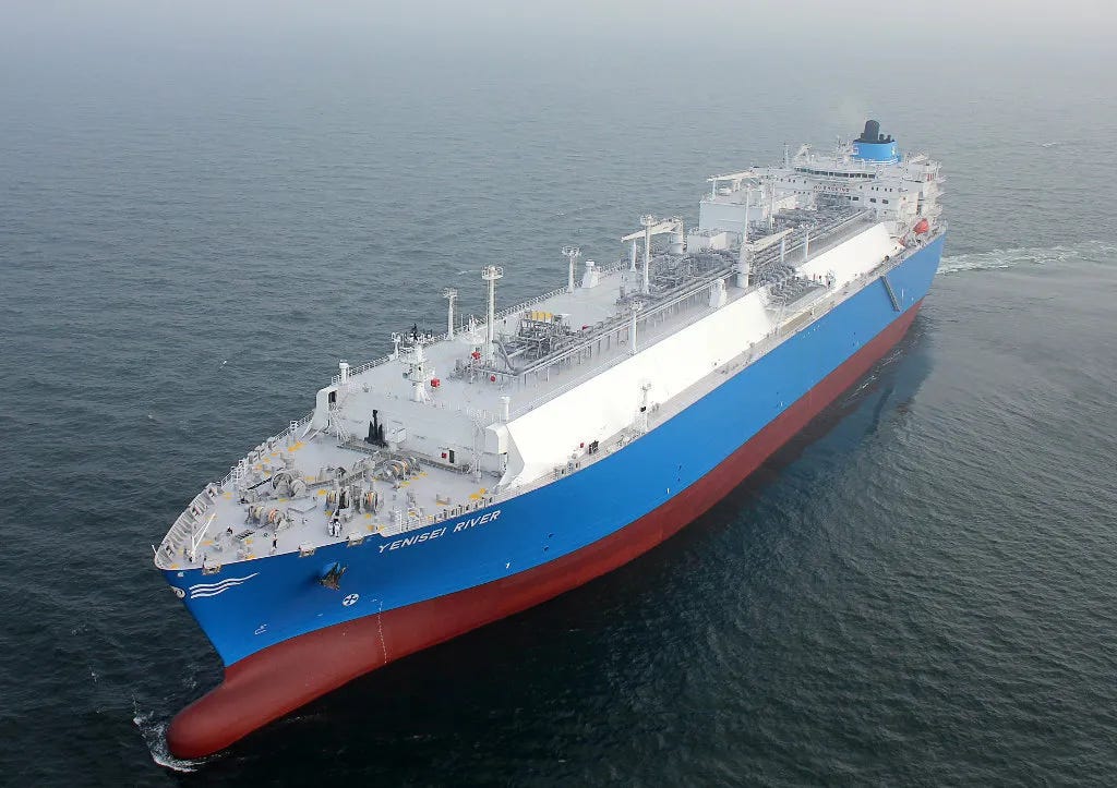 LNG-Carrier_Yenisei_river_01.jpg