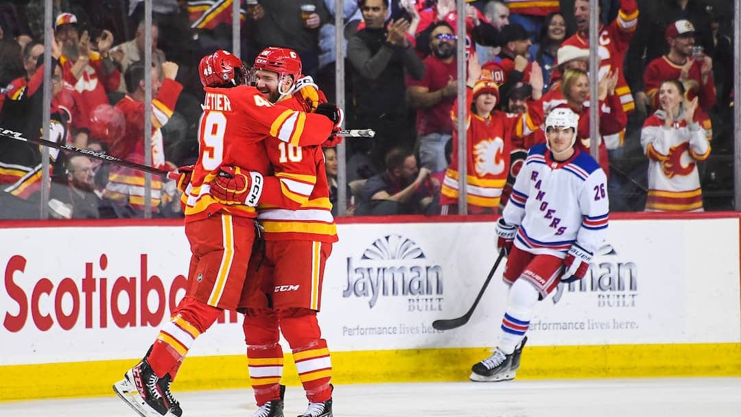 Jonathan Huberdeau a pris Jakob Pelletier sous son aile - TVA Sports
