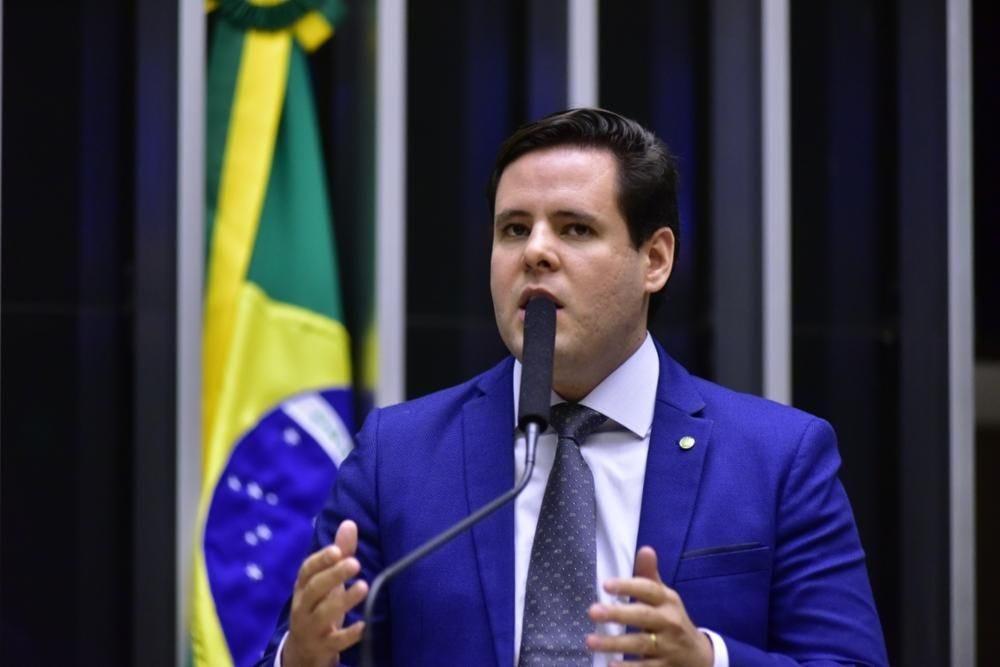 Deputado Valadares critica esquerda por barrar anistia de perseguidos políticos do 8 de janeiro