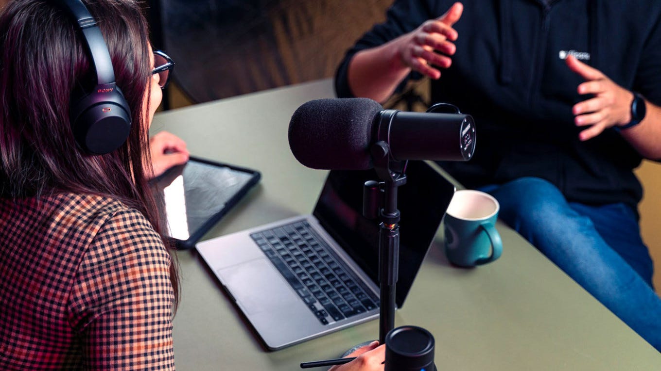 Independent journalists in discussion Independent journalists in discussion