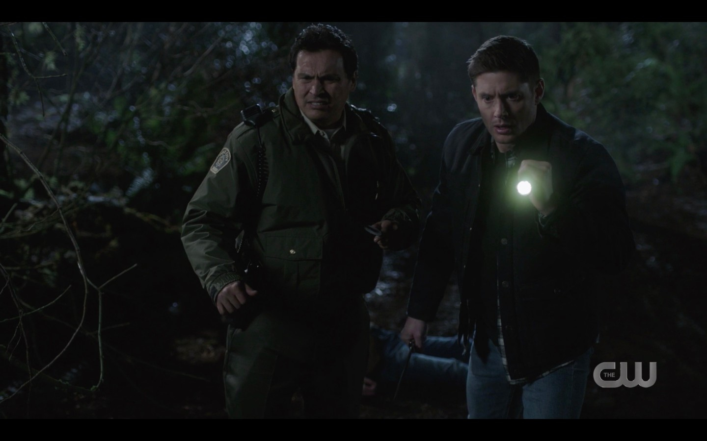 Dean Winchester with sheriff like full of raiders spn 1416 Dean Winchester with sheriff like full of raiders spn 1416