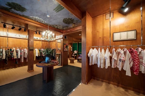 Bricks-and-Mortar Is Dead. Let's Open a Store. - The New York Times