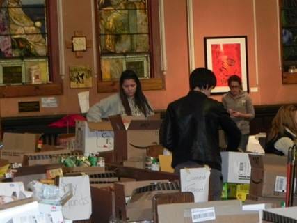 A group of people in a room

AI-generated content may be incorrect.