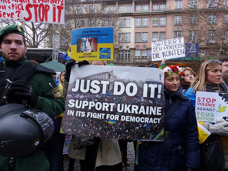 https://upload.wikimedia.org/wikipedia/commons/thumb/5/5b/Ukraine_Demo_M%C3%BCnchen_(12269462196).jpg/800px-Ukraine_Demo_M%C3%BCnchen_(12269462196).jpg