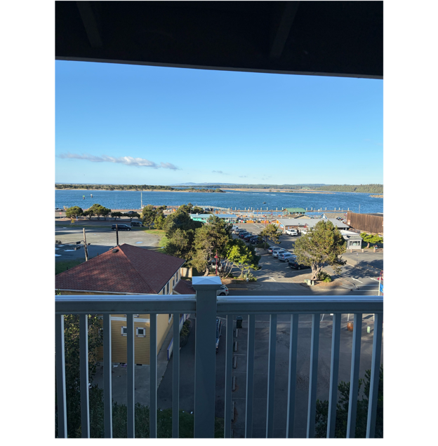 A view of a parking lot from a balcony

AI-generated content may be incorrect.