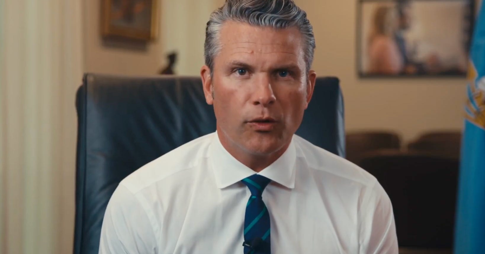 Hamill promovira teorijo zarote, Trumpov uradnik priznava šibkost gospodarstva, Hegsethova strategija pa se lahko obrne