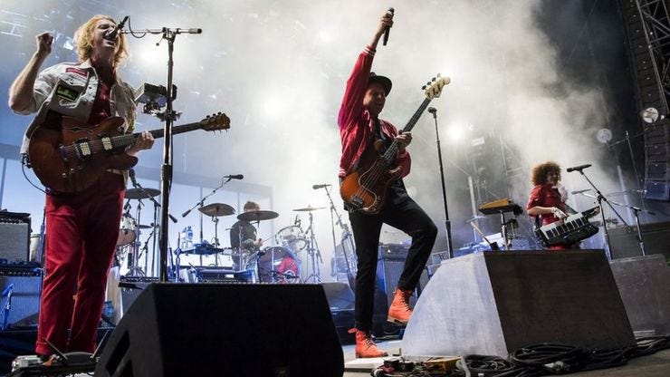  97279949 hi040689355