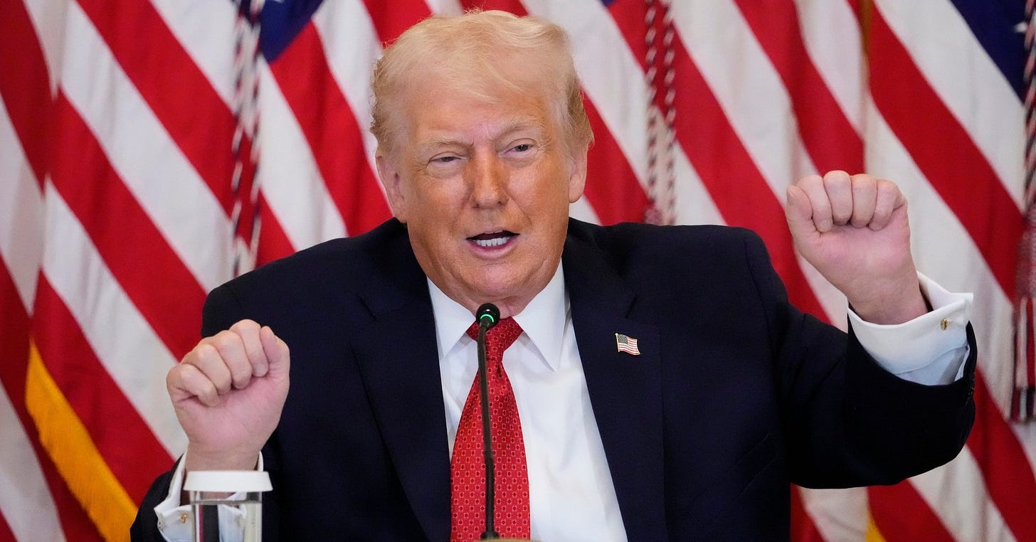 May be an image of the Oval Office and text that says '福 CNTOFM OF NT'