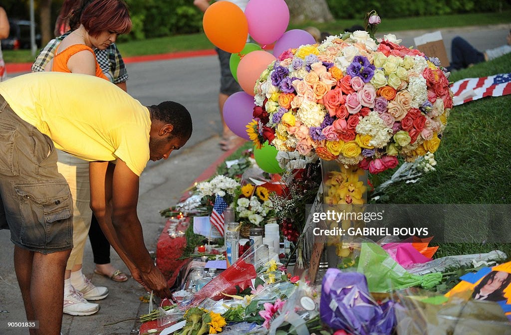Fans pay tribute near the Michael Jackso Fans pay tribute near the Michael Jackso