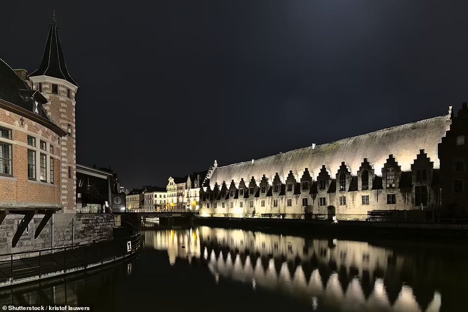 The Great Butchers’ Hall (pictured on the right) is the place to try Eastern Flanders’ 175 regional specialities