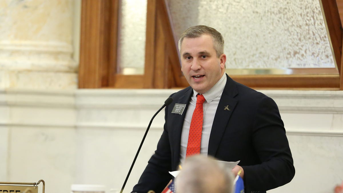 Iowa wagers have South Dakota eyeing app-based sports betting vote