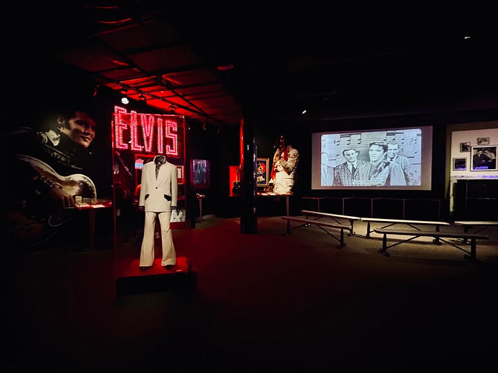 exhibits, displays, memorialbilia