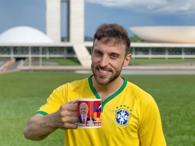 Justiça derruba vídeo de Leo Lins e proíbe piadas contra minorias