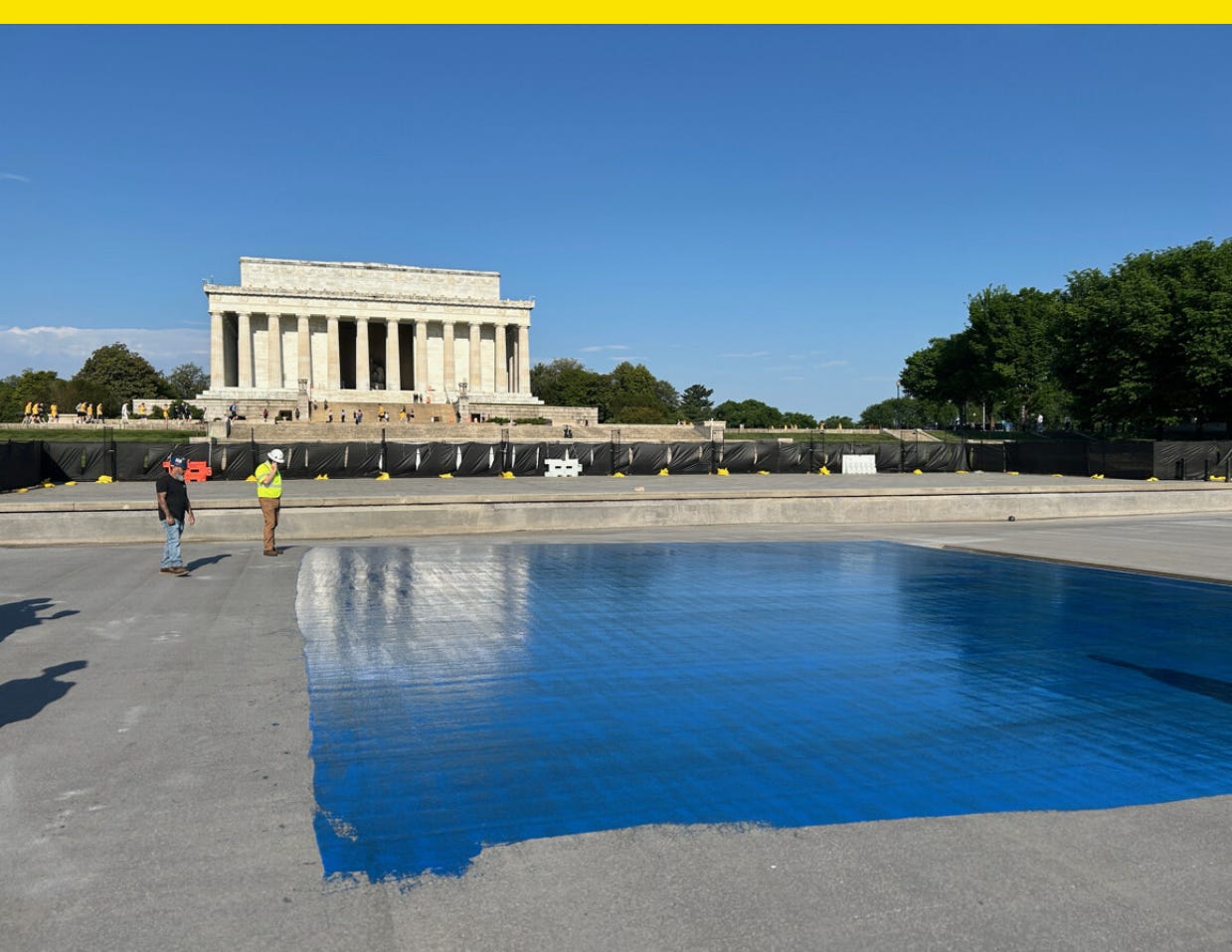 There's a reason the Lincoln Reflecting Pool is the color that it is